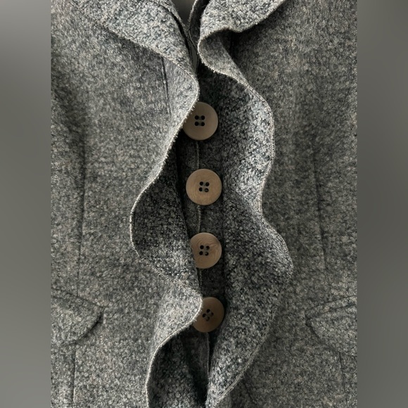 Armani Collezioni Cashmere Ruffle Blazer Jacket, Size 2 - Picture 5 of 10